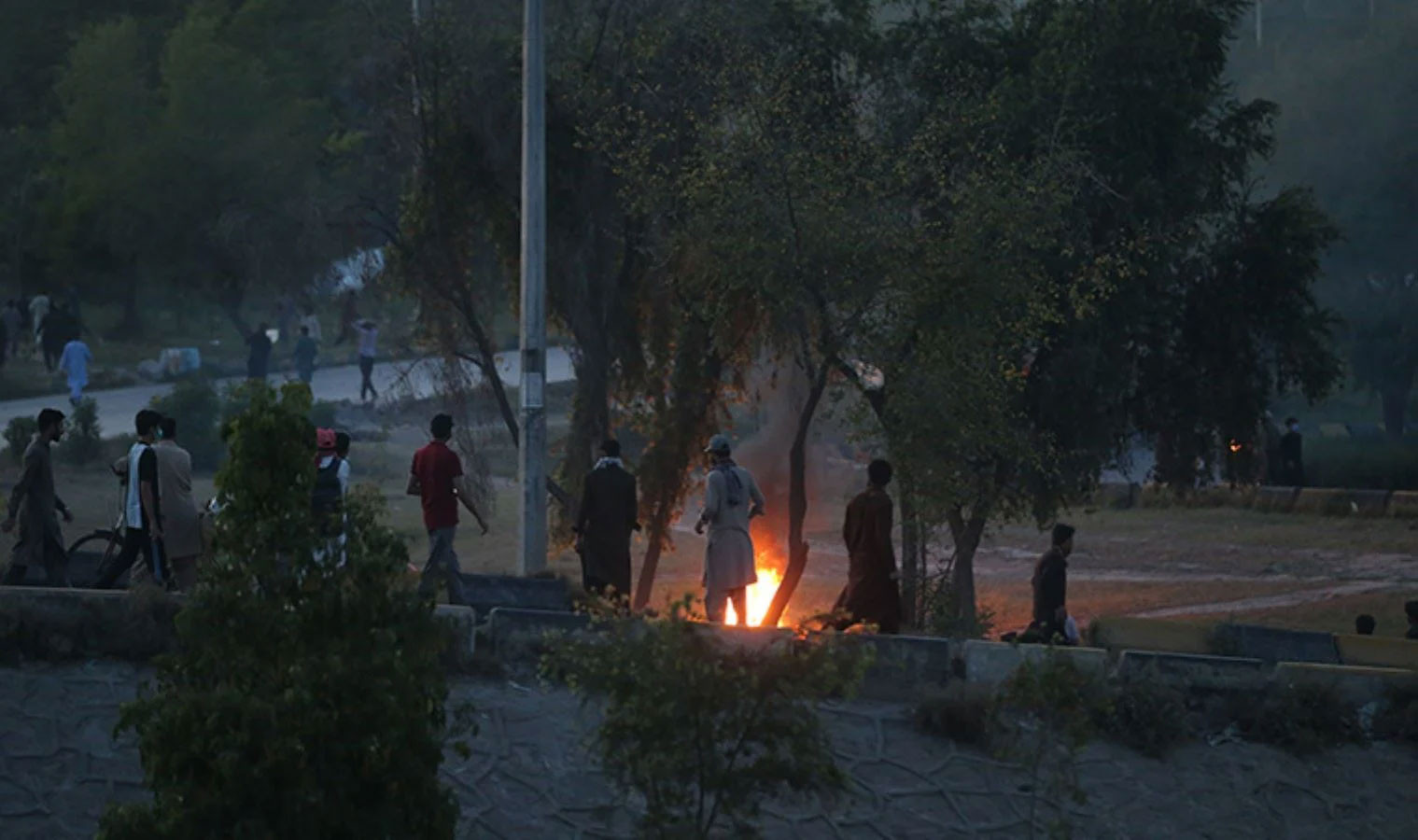 Pakistan'da olaylar devam ediyor: Hükümet, orduyu göreve çağırdı - Resim : 1