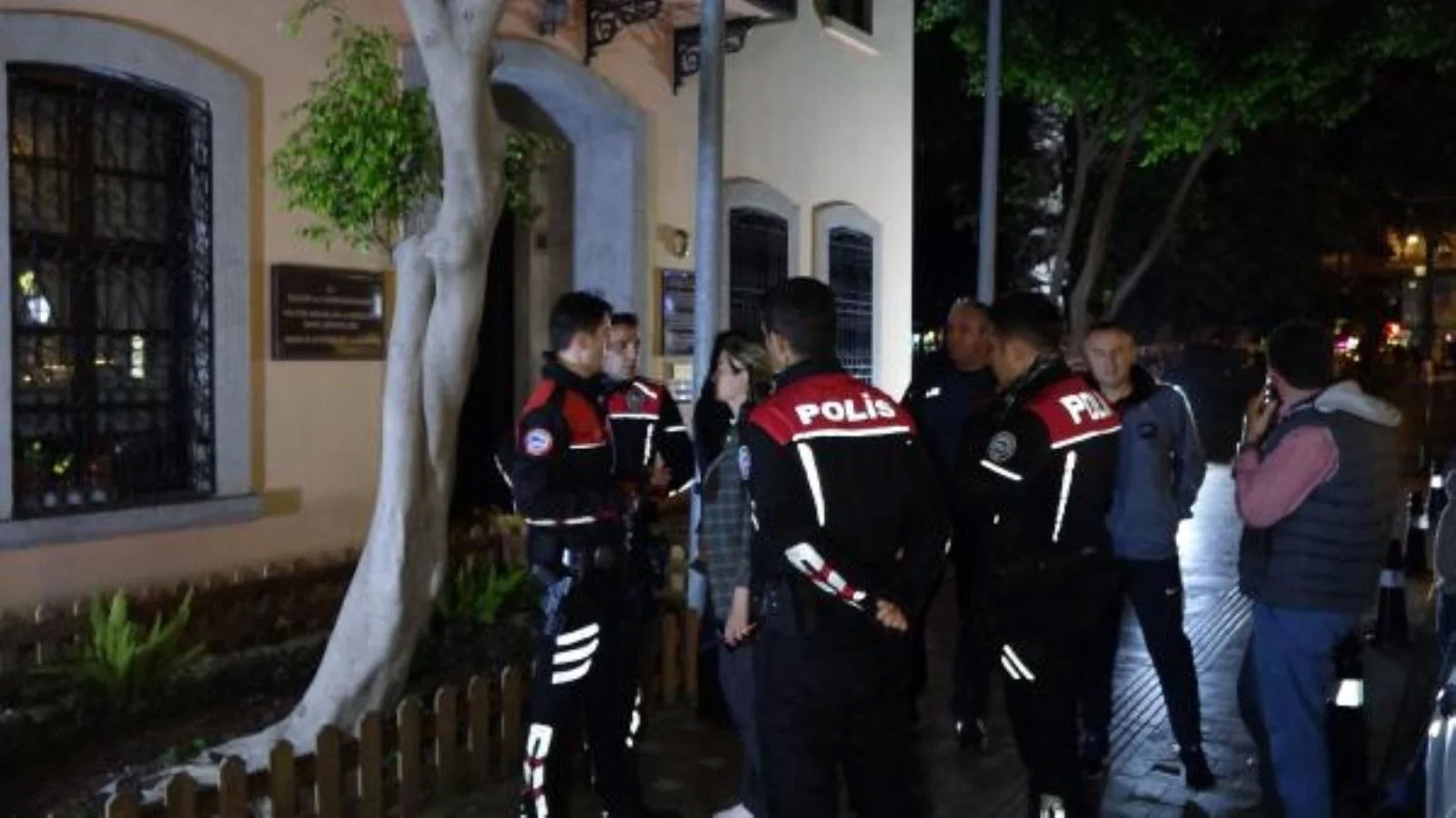 Kavga eden grup Antalya Atatürk Evi'ne saldırdı - Resim : 2