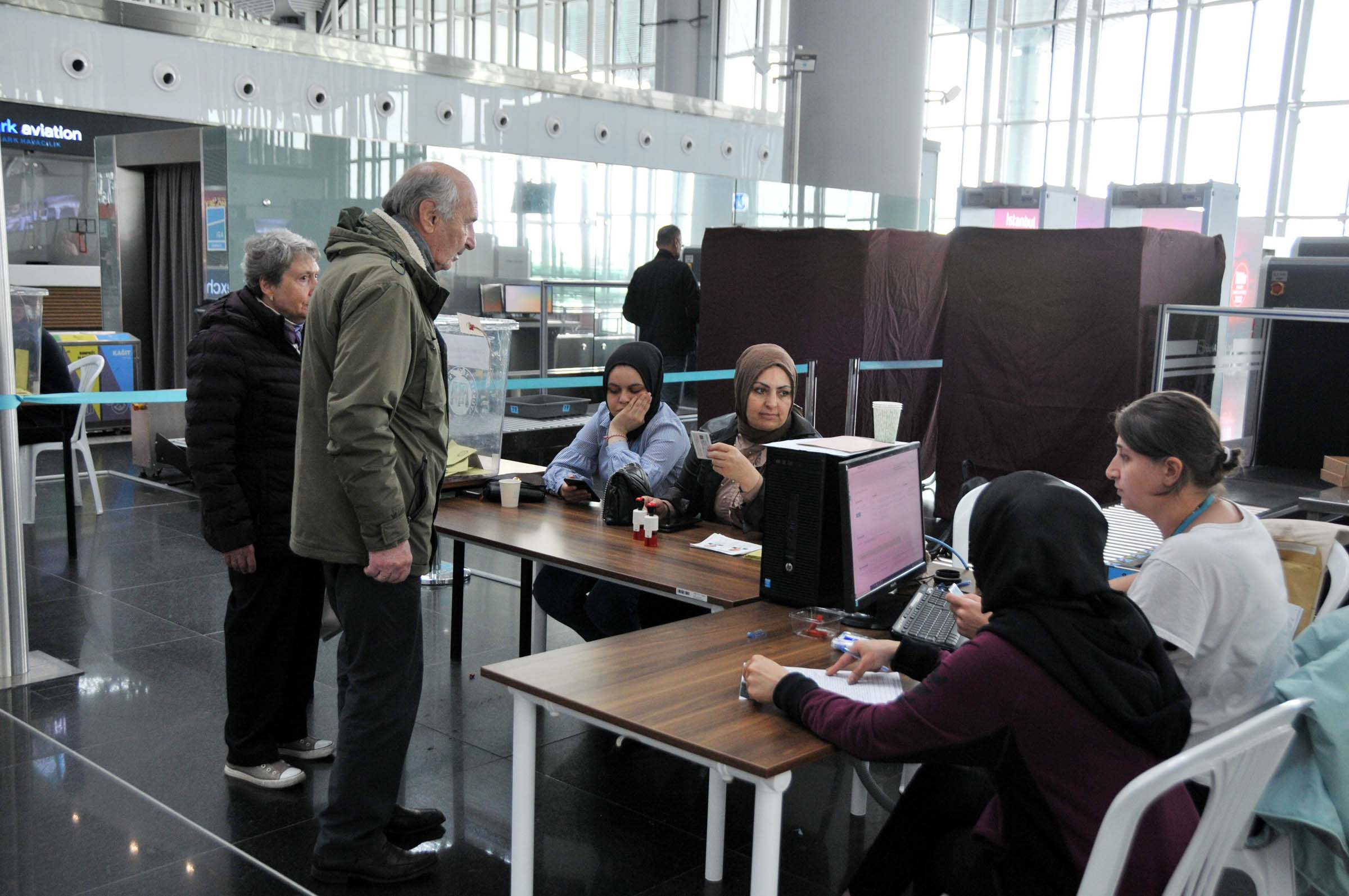 İstanbul Havalimanı'nda 2 günde 3 bini aşkın oy kullanıldı - Resim : 1
