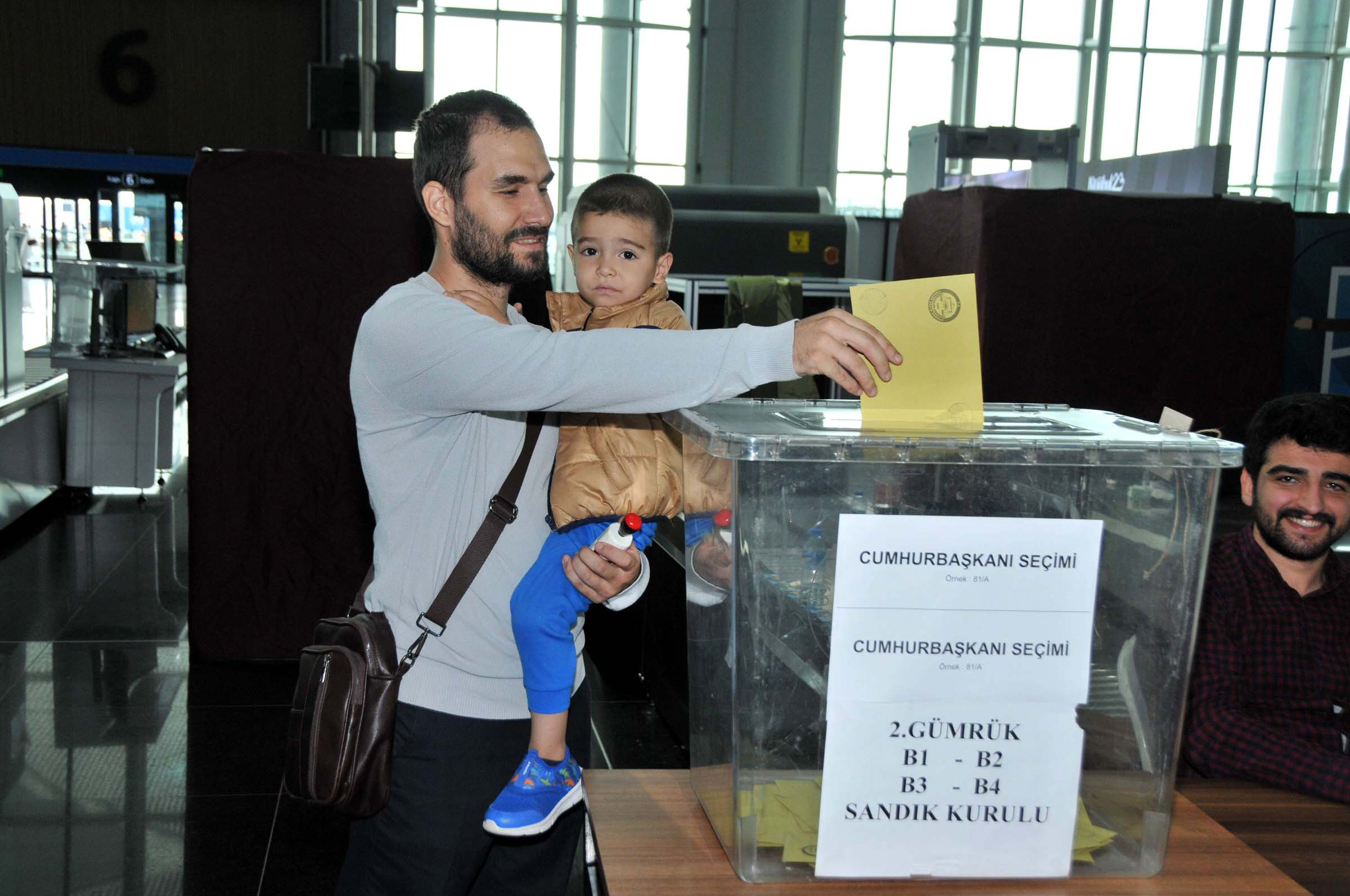 İstanbul Havalimanı'nda 2 günde 3 bini aşkın oy kullanıldı - Resim : 2