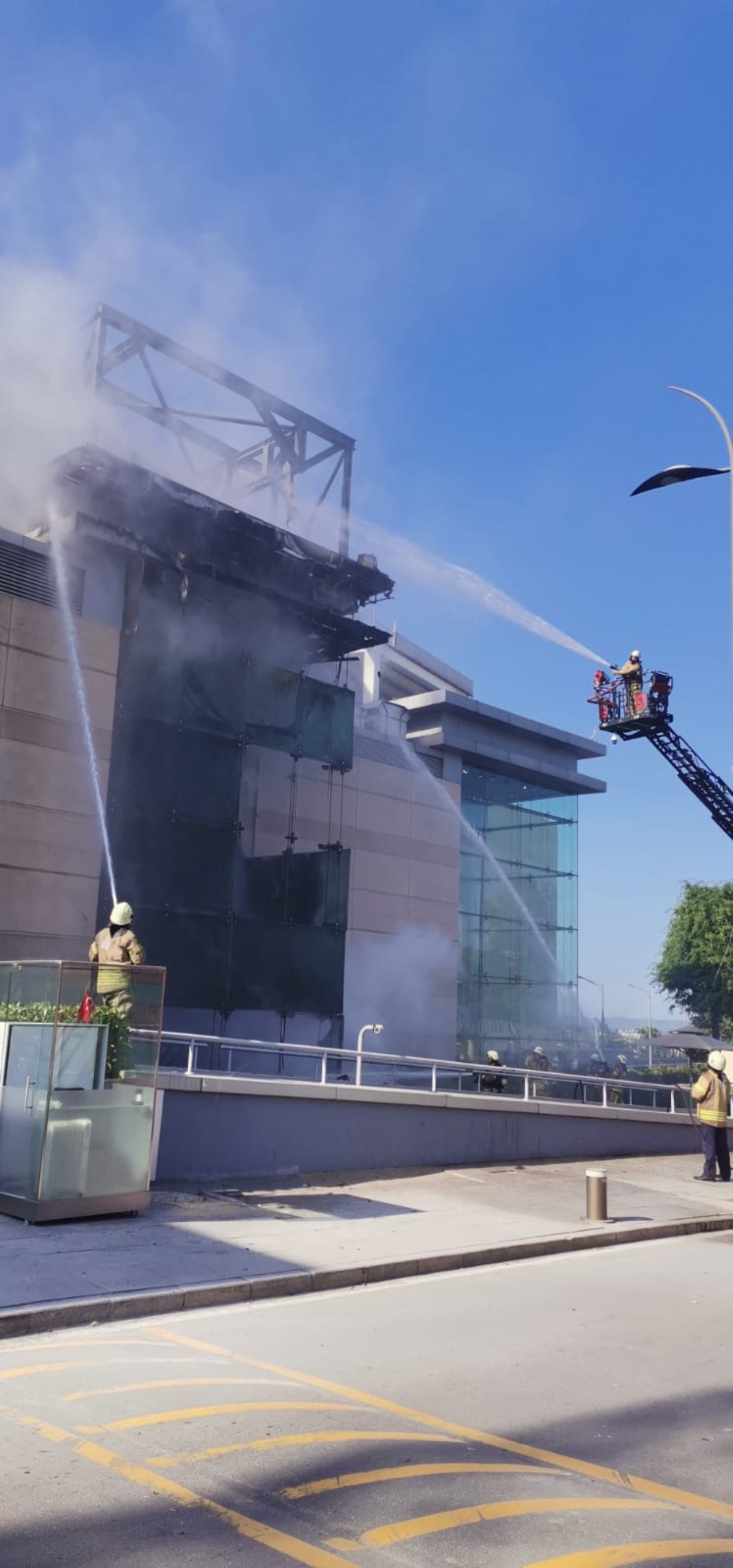 İstinyePark AVM'de yangın çıktı - Resim : 1