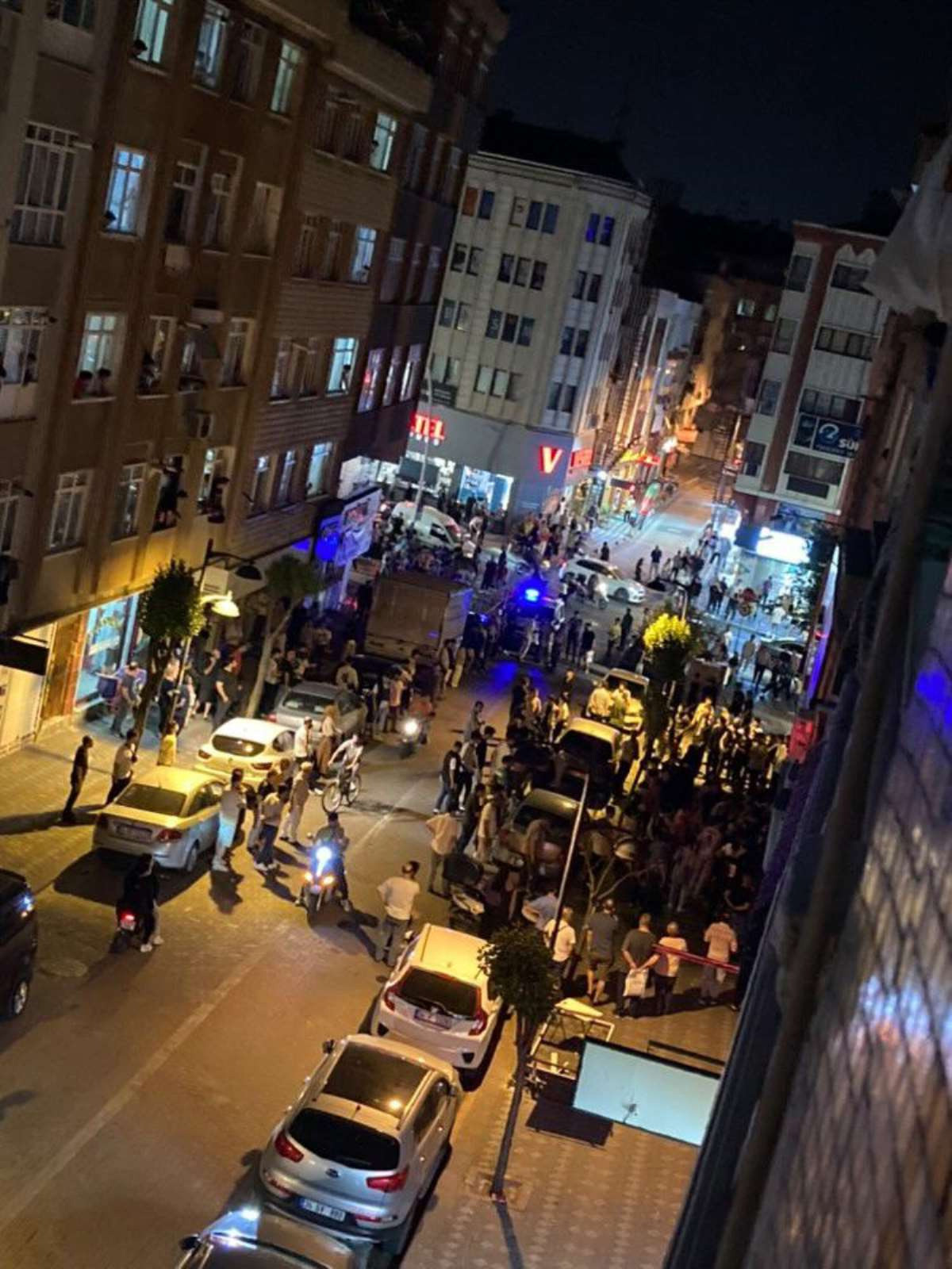 Zeytinburnu'nda sözlü tartışma meydan kavgasına dönüştü - Resim : 1
