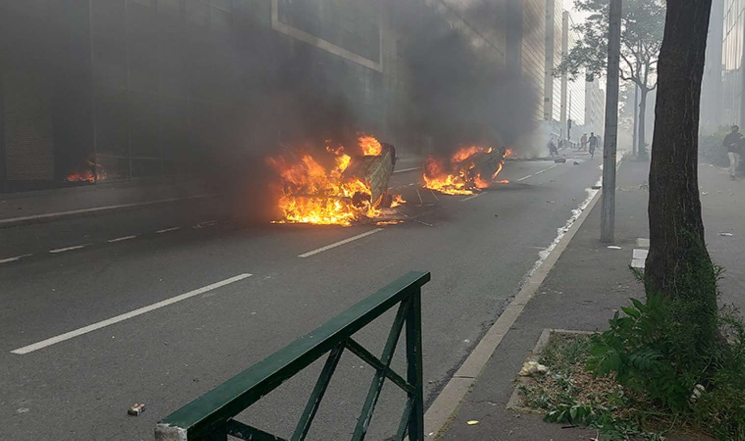 Fransa'nın Clamart kentinde sokağa çıkma yasağı ilan edildi - Resim : 2