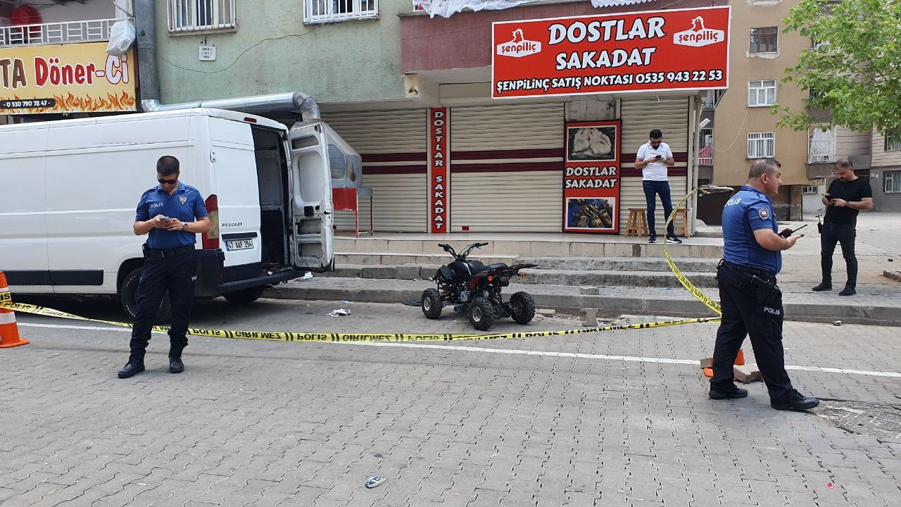 Diyarbakır'da 'yan baktın' kavgası: Çok sayıda yaralı - Resim : 1