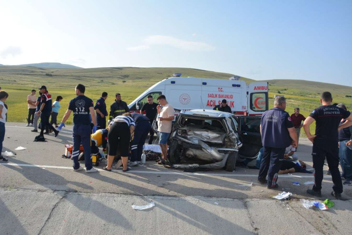 Antalya'da korkunç kaza: Seyir halindeki araca arkadan çarptı - Resim : 1