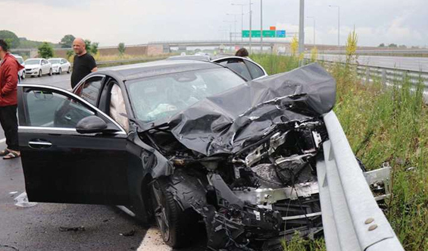 Kuzey Marmara Otoyolu’nda lüks otomobillerin feci kazası - Resim : 1
