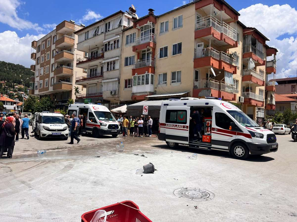 Asker olduğu iddia edilen bir kişi benzinle kendini yaktı - Resim : 1