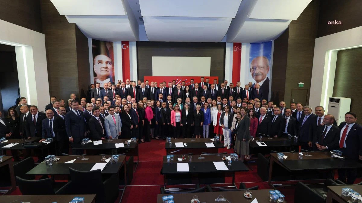 Kemal Kılıçdaroğlu, 28. dönem CHP milletvekilleri ile bir araya geldi - Resim : 2