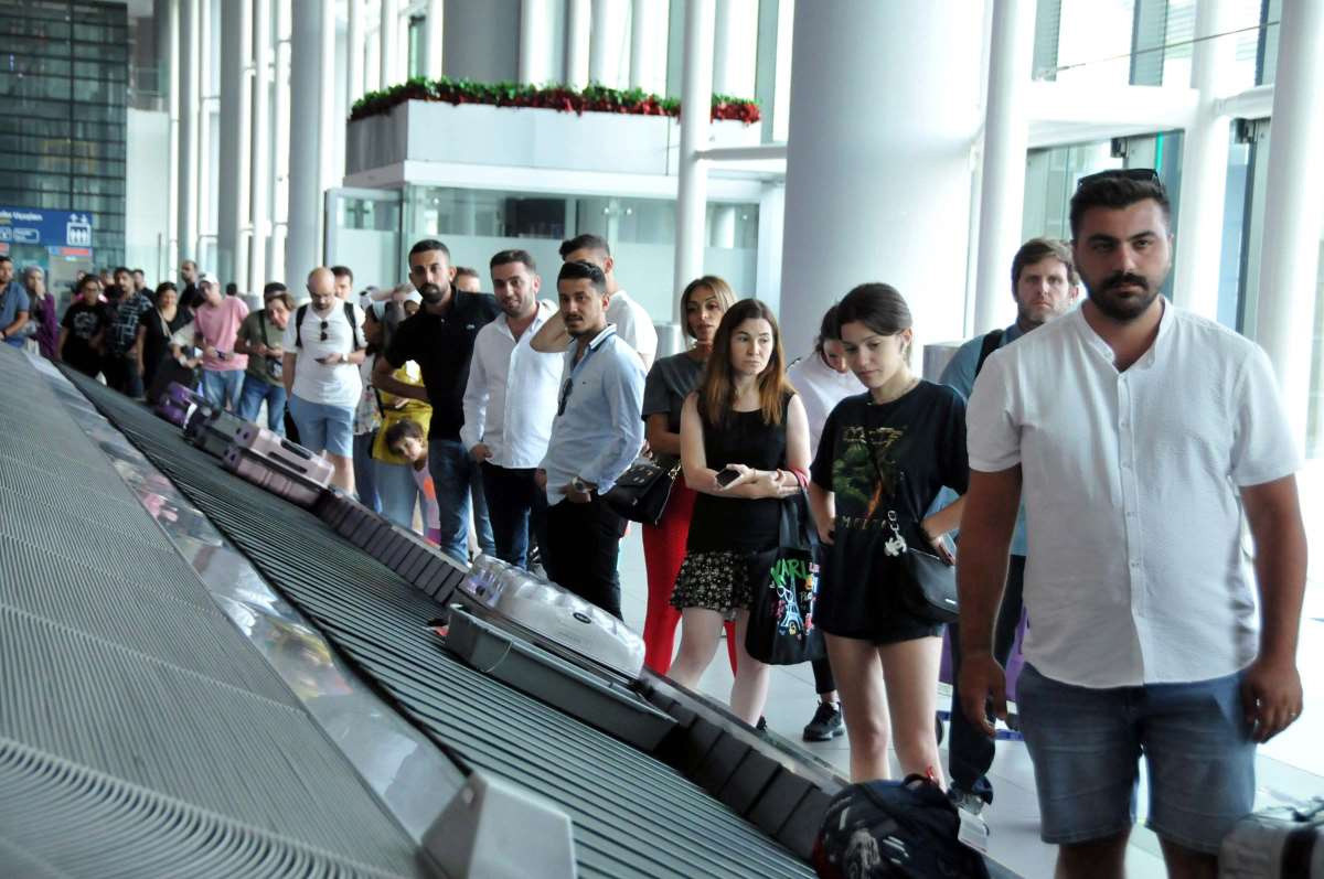 İstanbul Havalimanı'nda dönüş yoğunluğu - Resim : 1