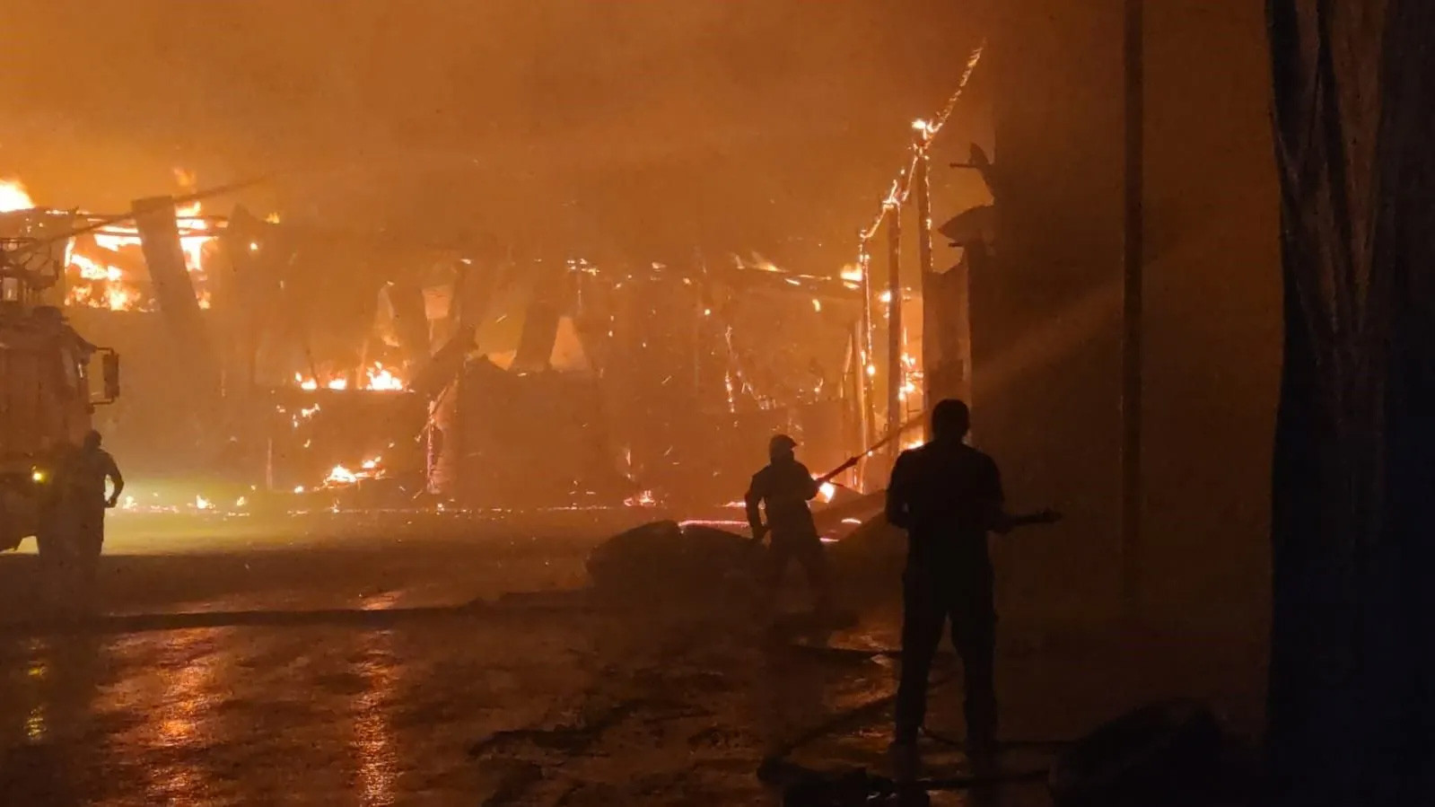 Van'da saman pazarında büyük yangın - Resim : 1