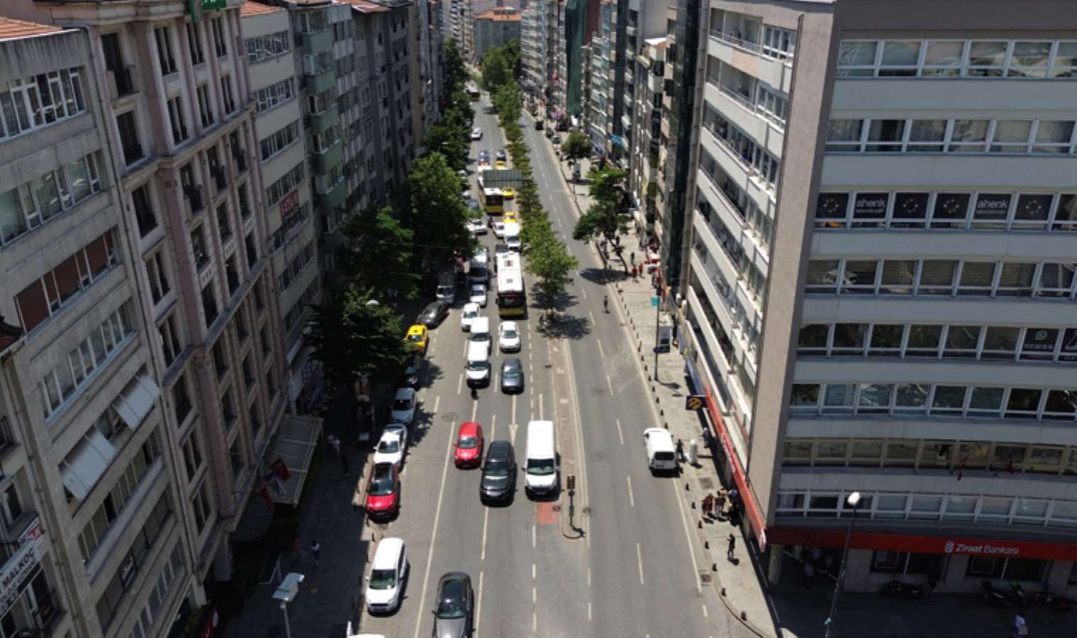 Türkiye'de ilk ölümlü trafik kazasının meydana geldiği cadde havadan görüntülendi - Resim : 1