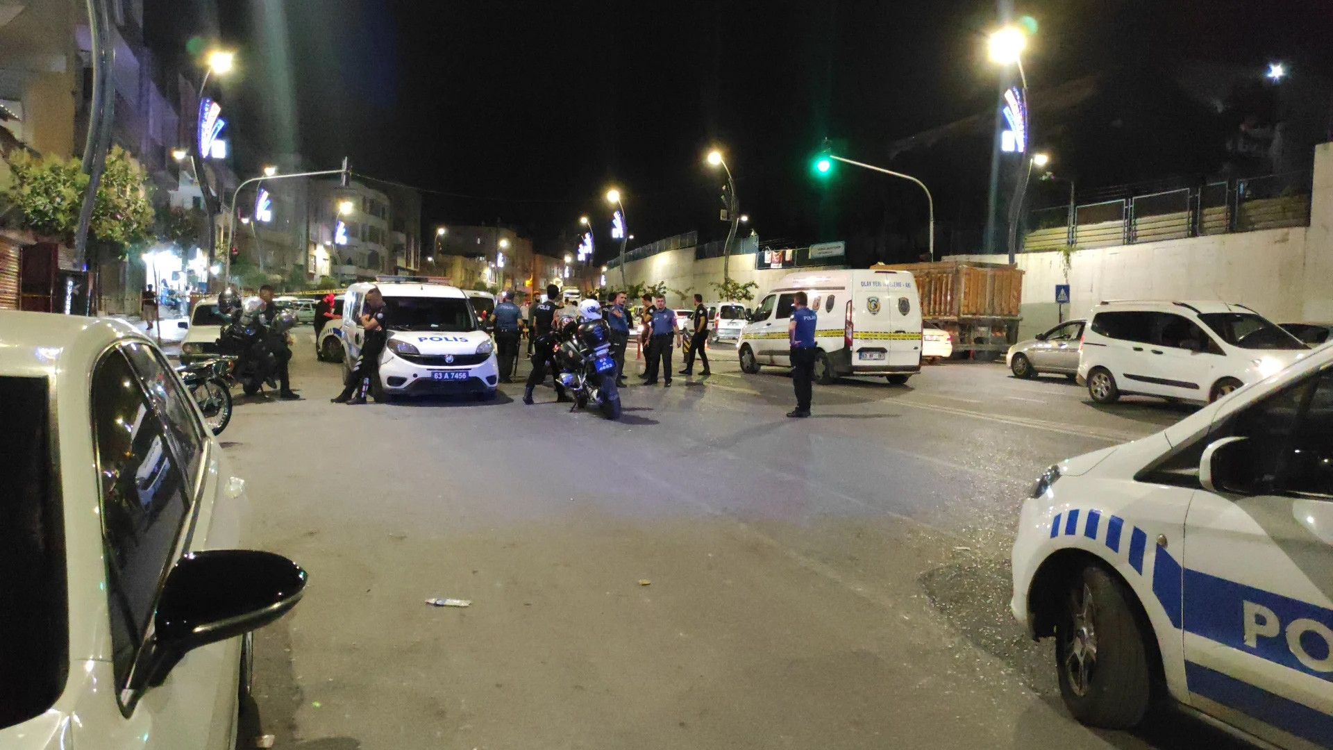 Şanlıurfa'da bıçaklı kavga: 1'i polis 3 yaralı - Resim : 1