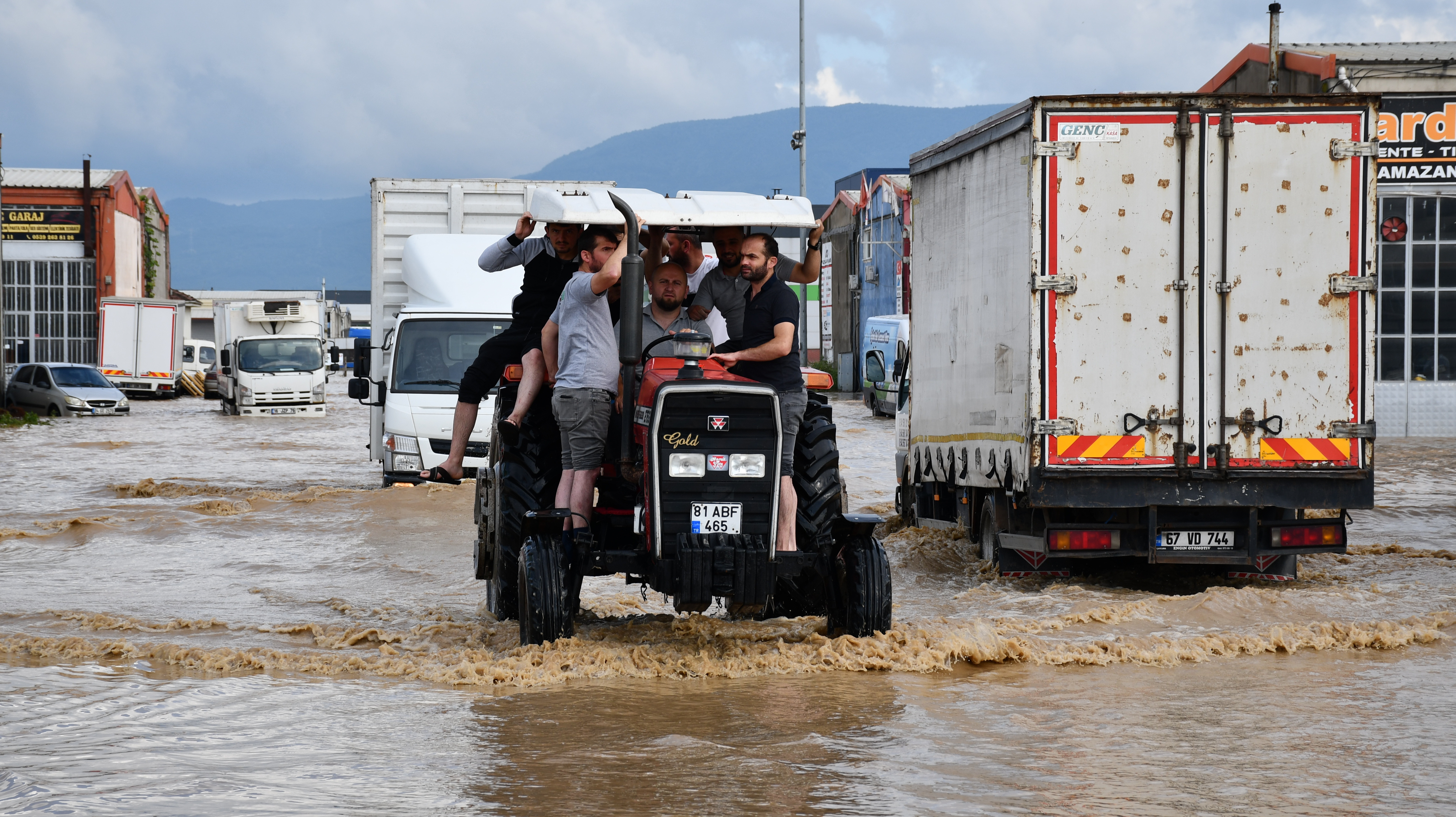Karadeniz'i sel vurdu: Ulaştırma Bakanı'ndan yeni uyarı - Resim : 4