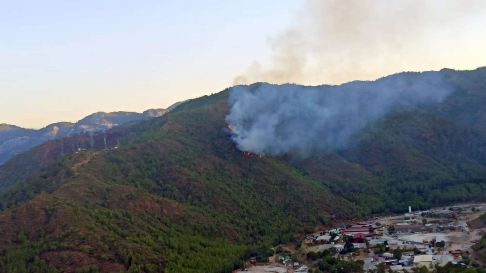 Marmaris'te orman yangını - Resim : 1