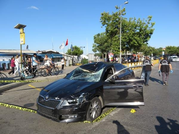 Kadıköy'de polisten kaçan sürücü, bisikletli grubun arasına daldı - Resim : 1