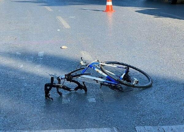 Kadıköy'de polisten kaçan sürücü, bisikletli grubun arasına daldı - Resim : 3