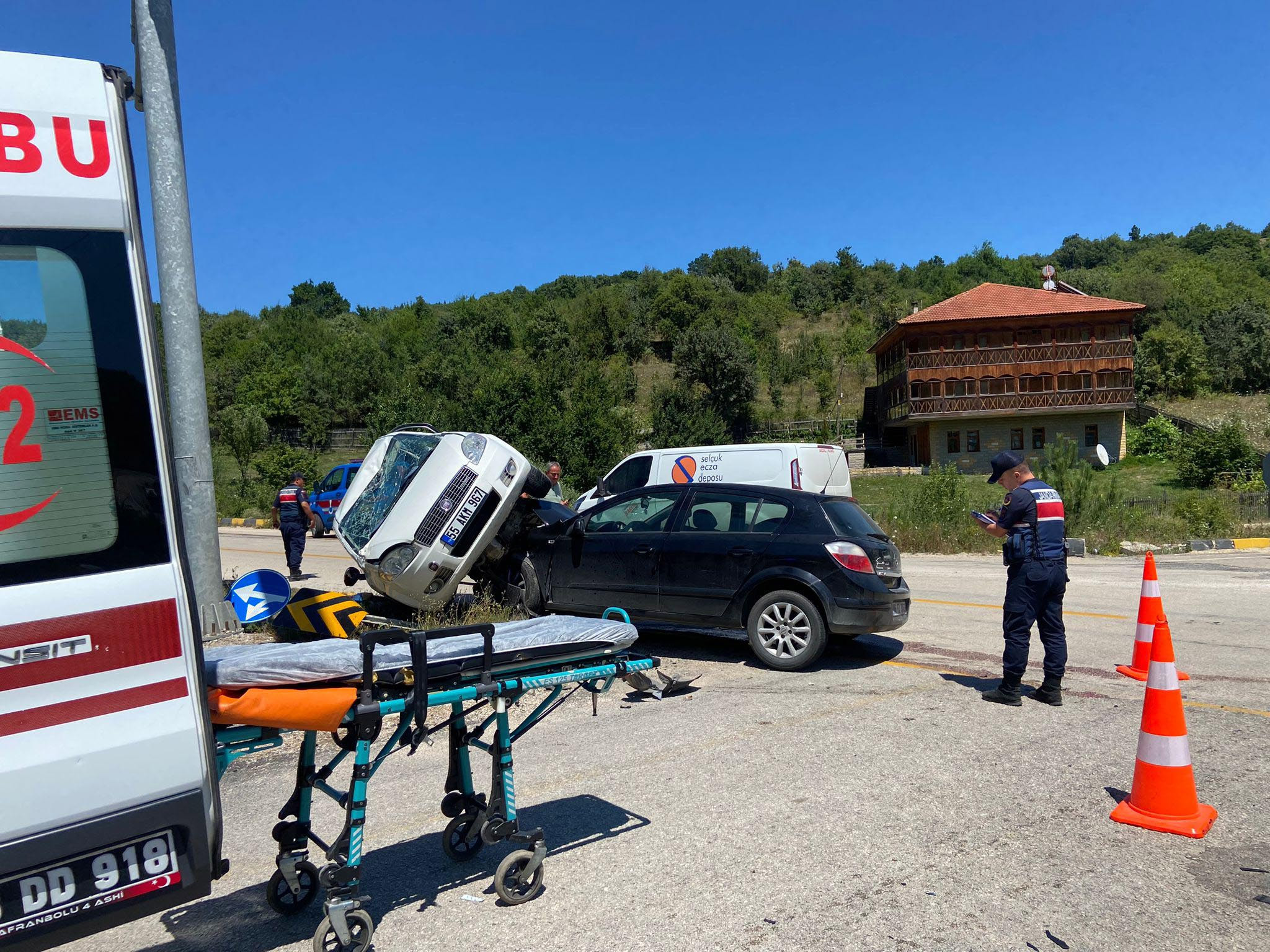 Karabük'te feci kaza: 1 çocuk hayatını kaybetti, 8 kişi yaralandı - Resim : 1