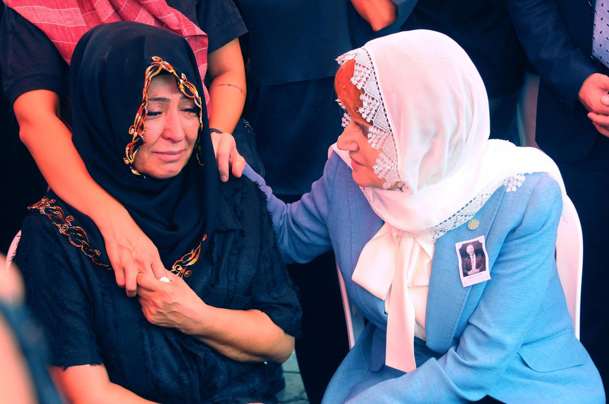 Akşener, İYİ Partili Yıldız'ın cenaze törenine katıldı: Kardeşimi kaybetmiş gibi hissediyorum - Resim : 1