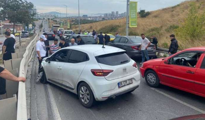 İstanbul'da feci kaza: 16 araç birbirine girdi - Resim : 1