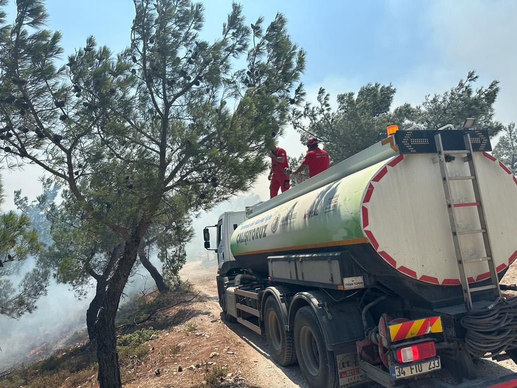 Kartal Belediyesi ekiplerinden Çanakkale’deki yangın mücadelesine destek  - Resim : 2