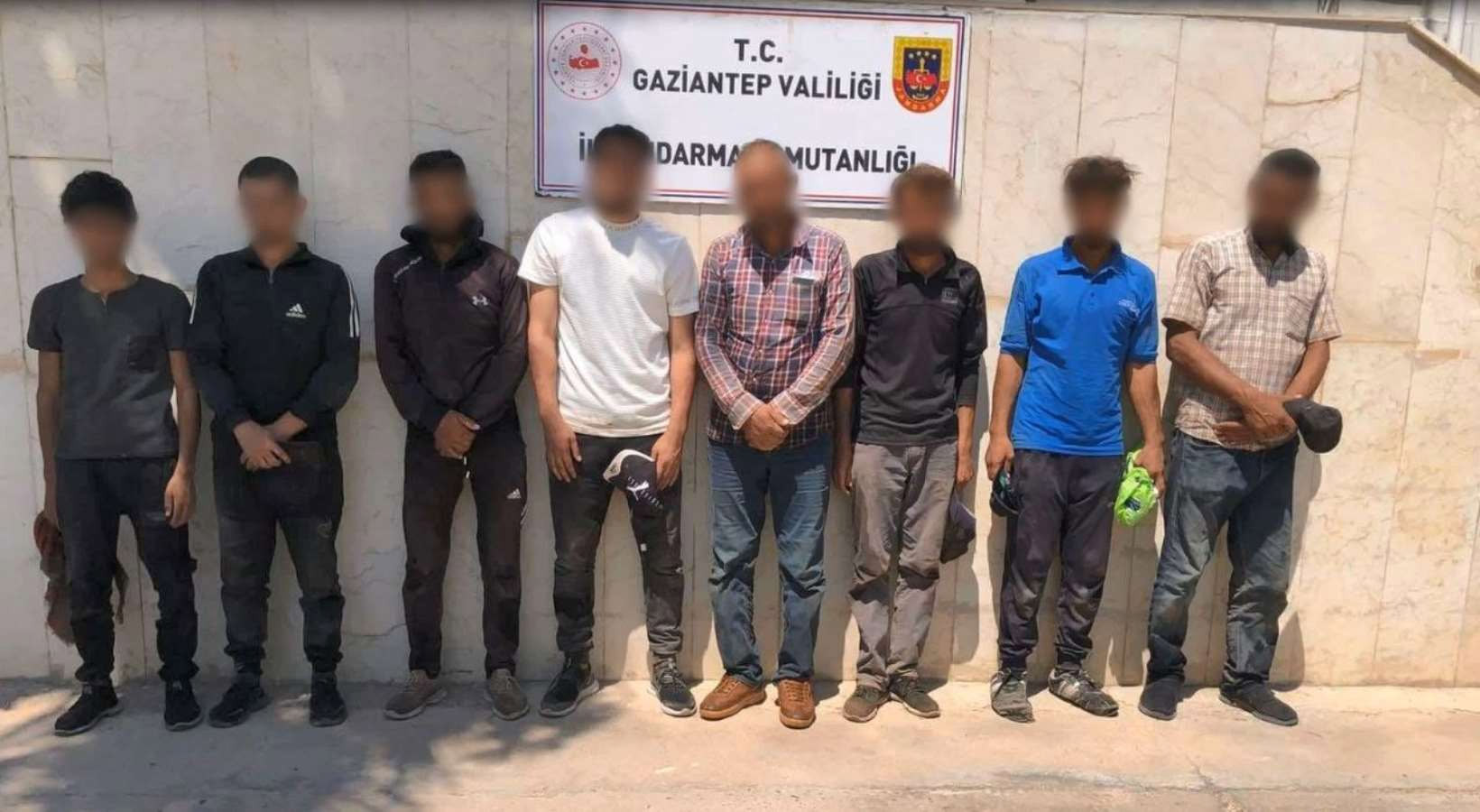 Göçmen kaçakçılığında yeni yöntem: Polis yeleği ve telsiz kullanmışlar - Resim : 1