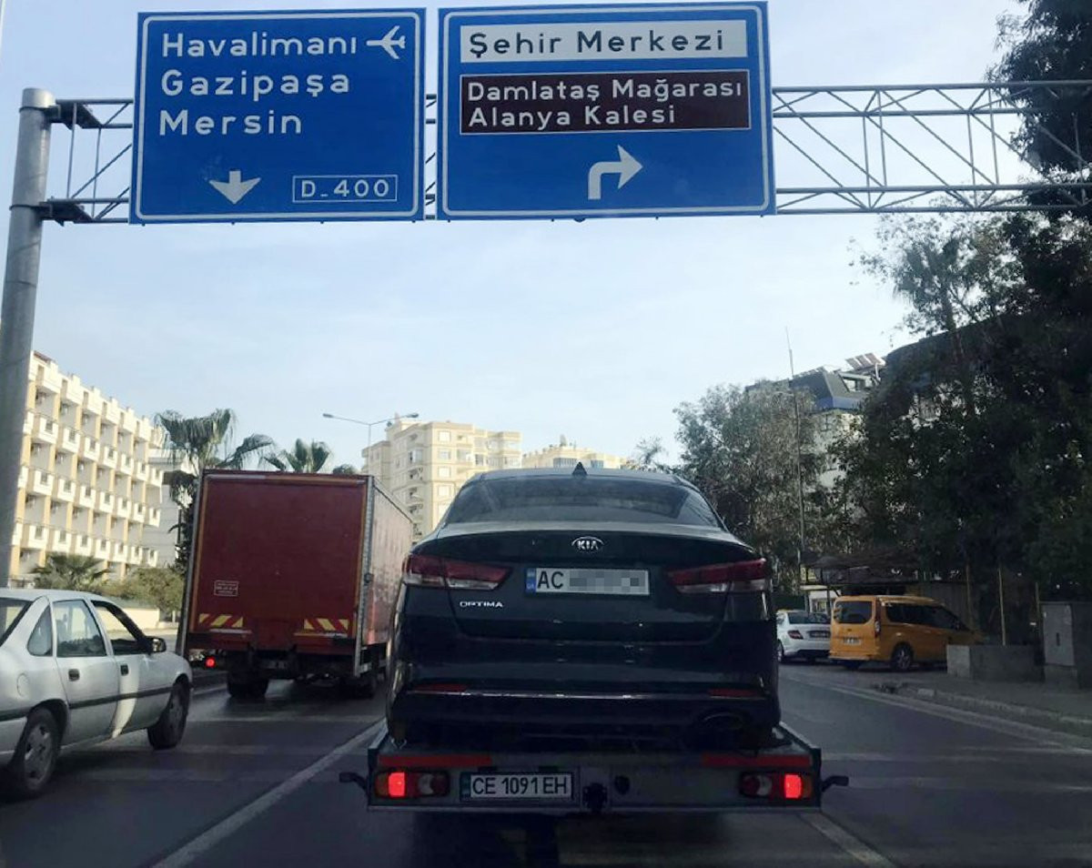 Antalya’da Rus ve Ukraynalılar korsan taksiciliğe başladı - Resim : 1