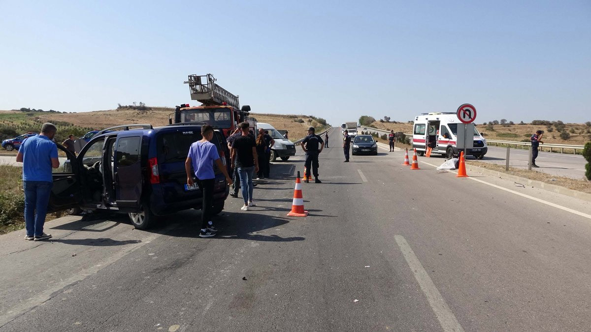 Çanakkale’de feci kaza: 2 ölü, 5 yaralı - Resim : 1