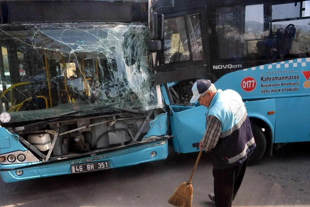 Kahramanmaraş’ta halk otobüsleri çarpıştı: 9 yaralı - Resim : 1