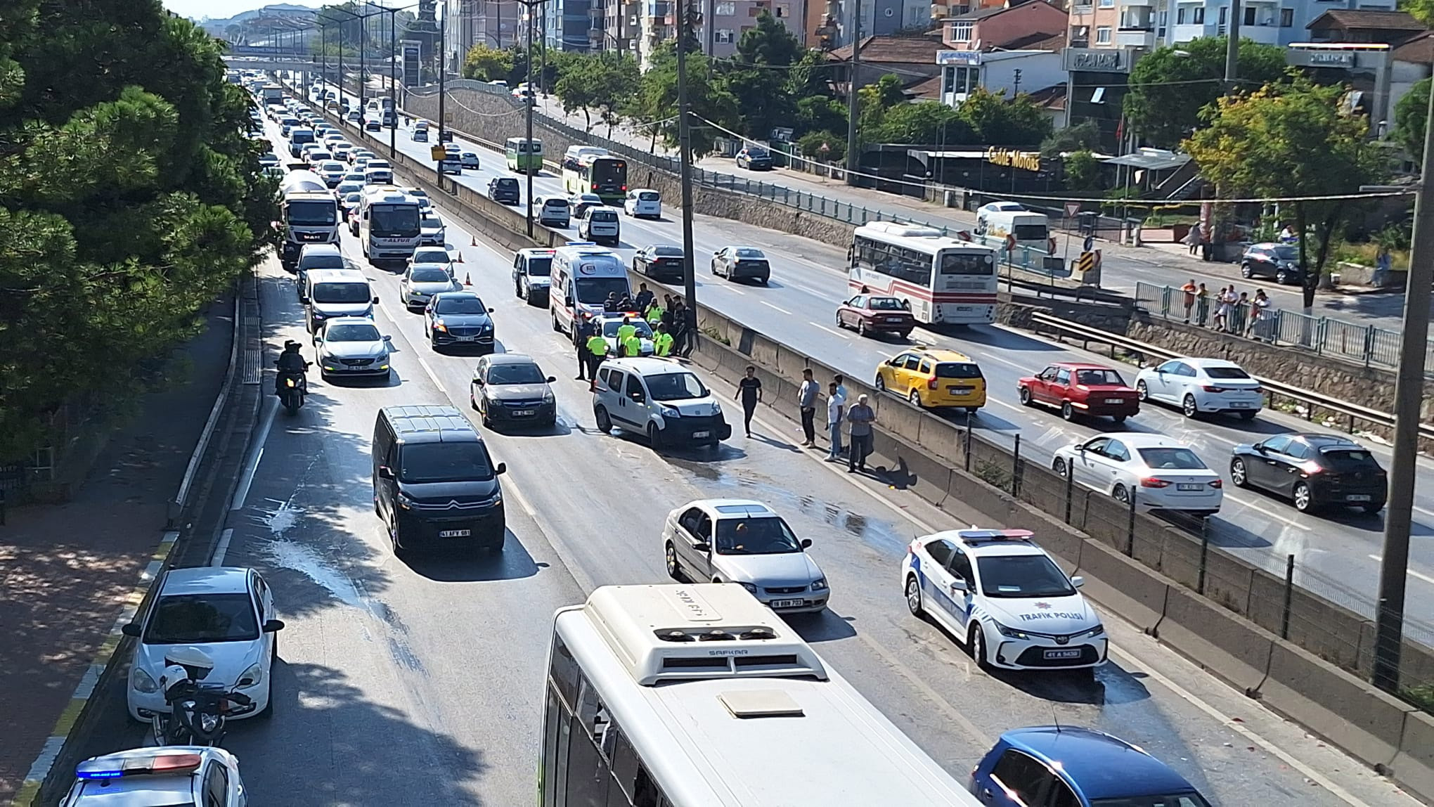 Göreve giden polis ekipleri kaza yaptı: 5 yaralı - Resim : 1