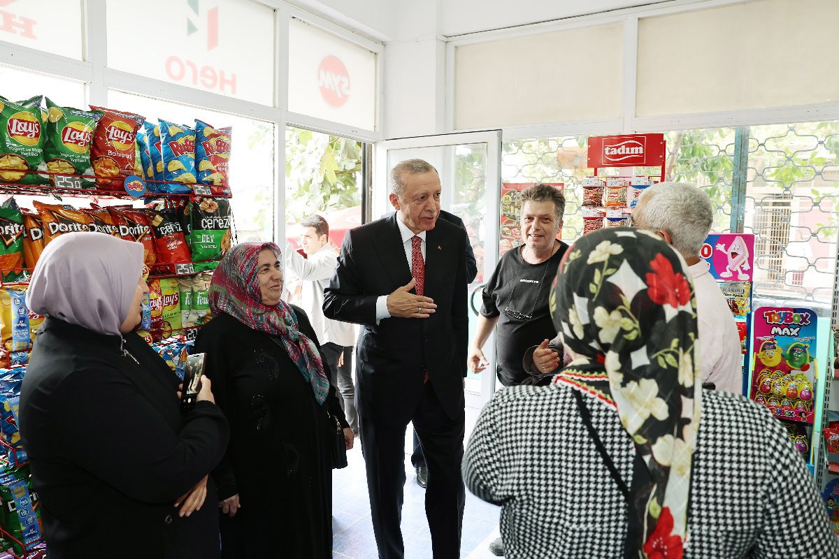 Erdoğan, çocuklara para dağıttı - Resim : 3