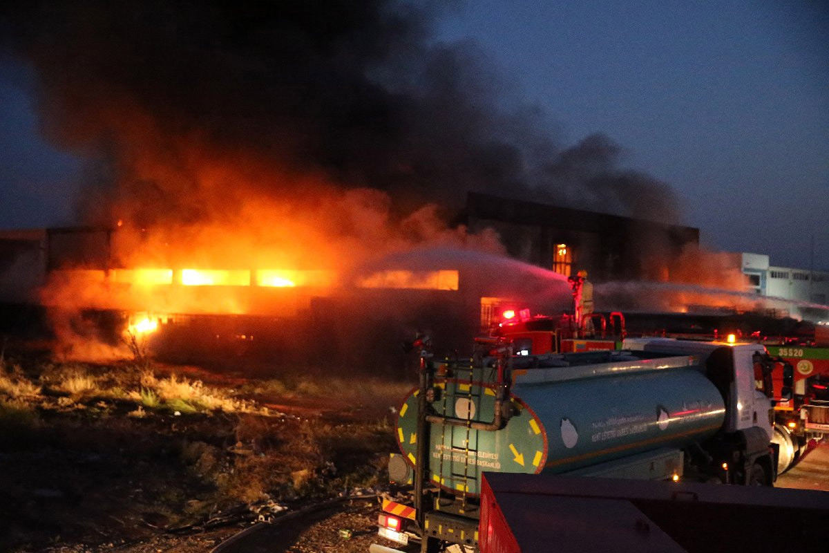 Manisa'da geri dönüşüm fabrikasında yangın - Resim : 1