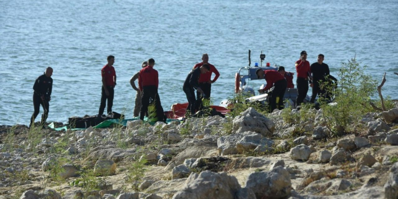 İzmir'deki helikopter kazasında son kişinin de cansız bedenine ulaşıldı - Resim : 1