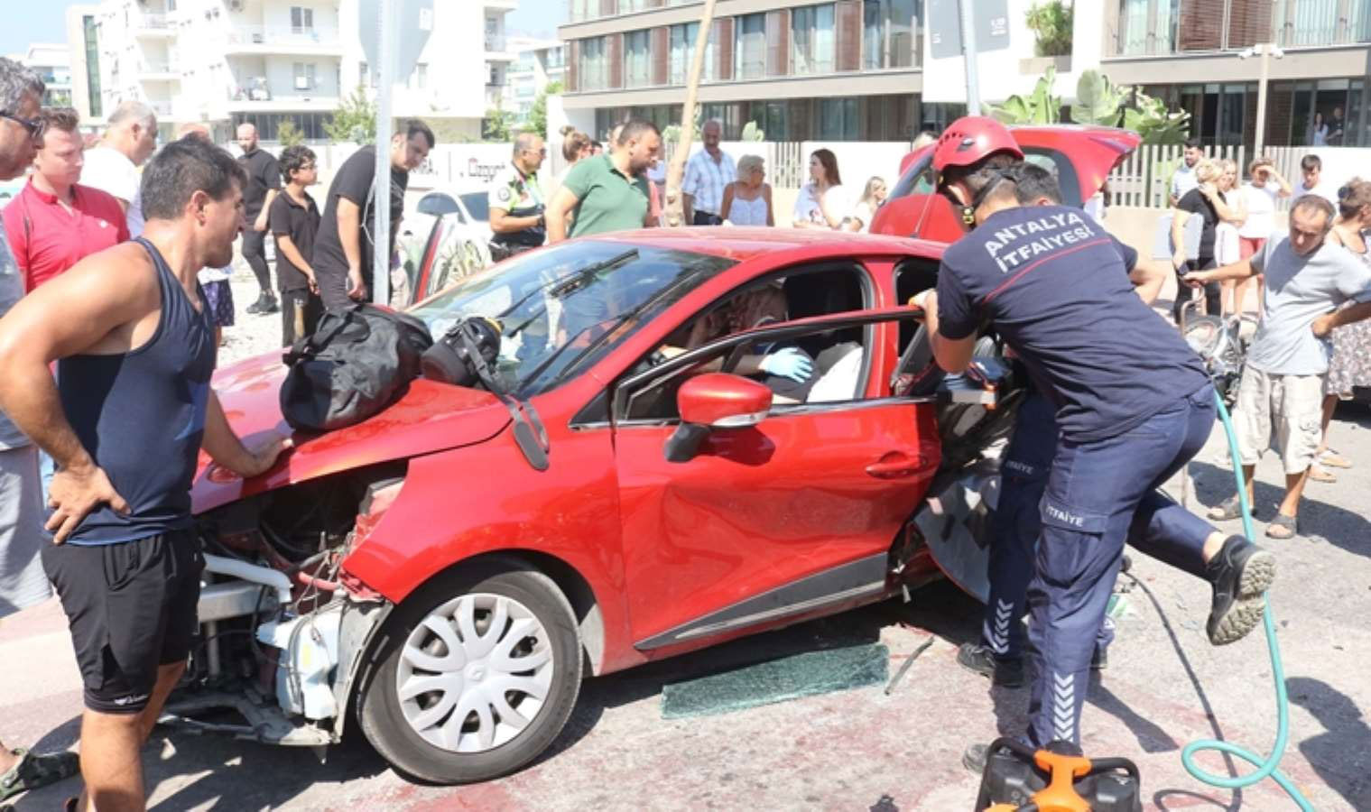 Antalyasporlu Naldo'nun kazada yaralanan 4 yaşındaki oğlu 48 saat uyutulacak - Resim : 1