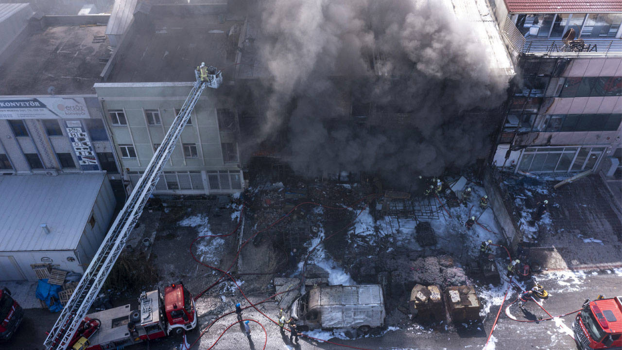 Ankara’da sanayi sitesinde yangın: 1 kişi hayatını kaybetti - Resim : 1