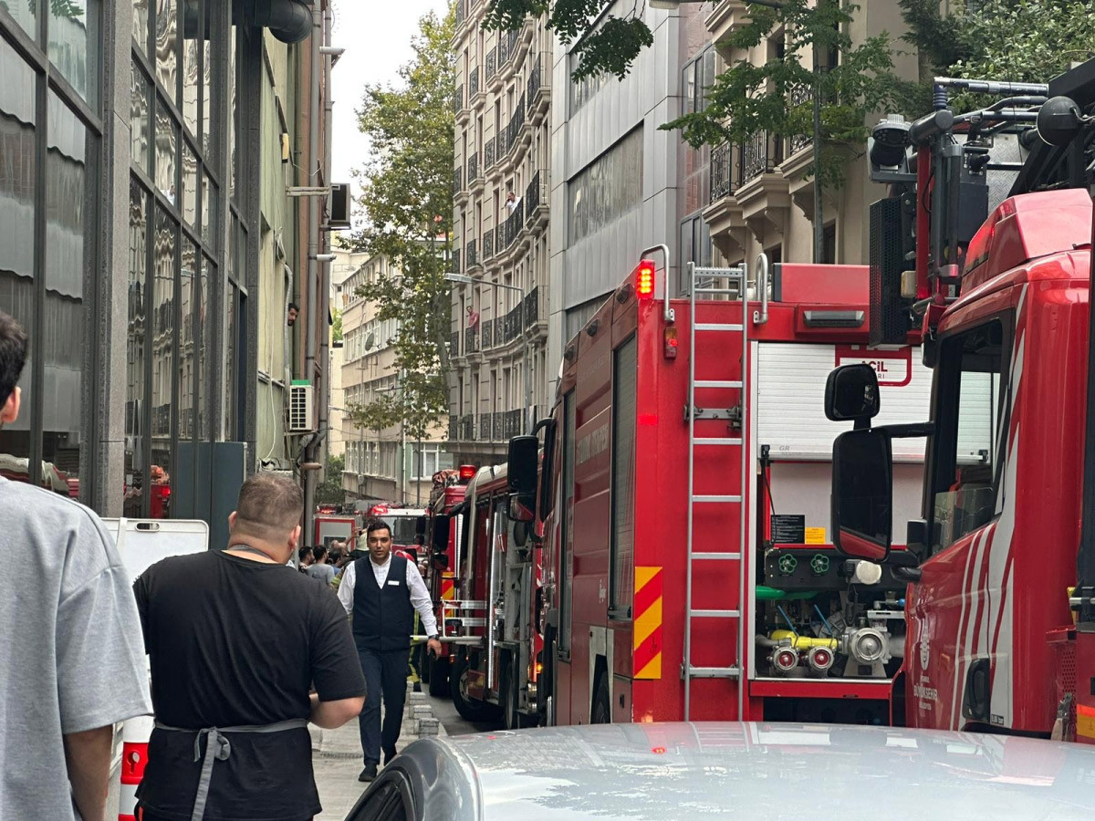 Şişli'de kitabevinde yangın çıktı - Resim : 2