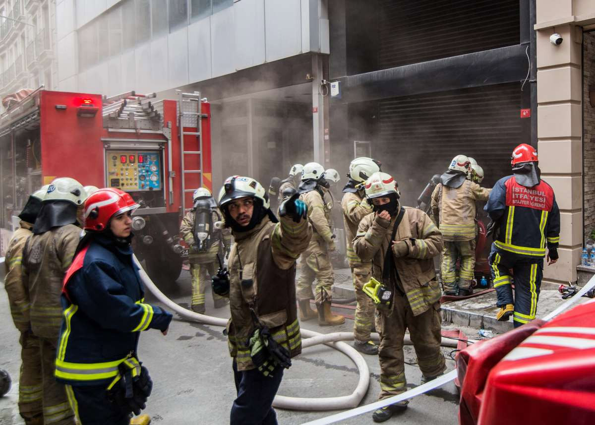 Şişli'de kitabevinde yangın çıktı - Resim : 1