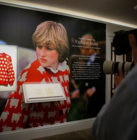 Prenses Diana’nın kazağı 1,14 milyon dolara satıldı - Resim : 1