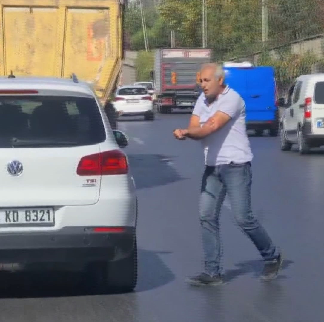 İstanbul'da trafikte 'bıçaklı' yol kavgası - Resim : 1