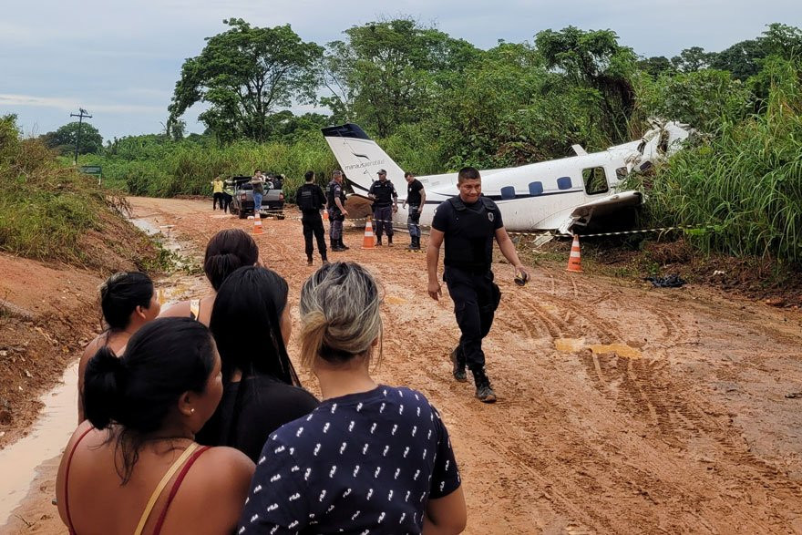 Turistleri taşıyan uçak düştü: Çok sayıda ölü - Resim : 1