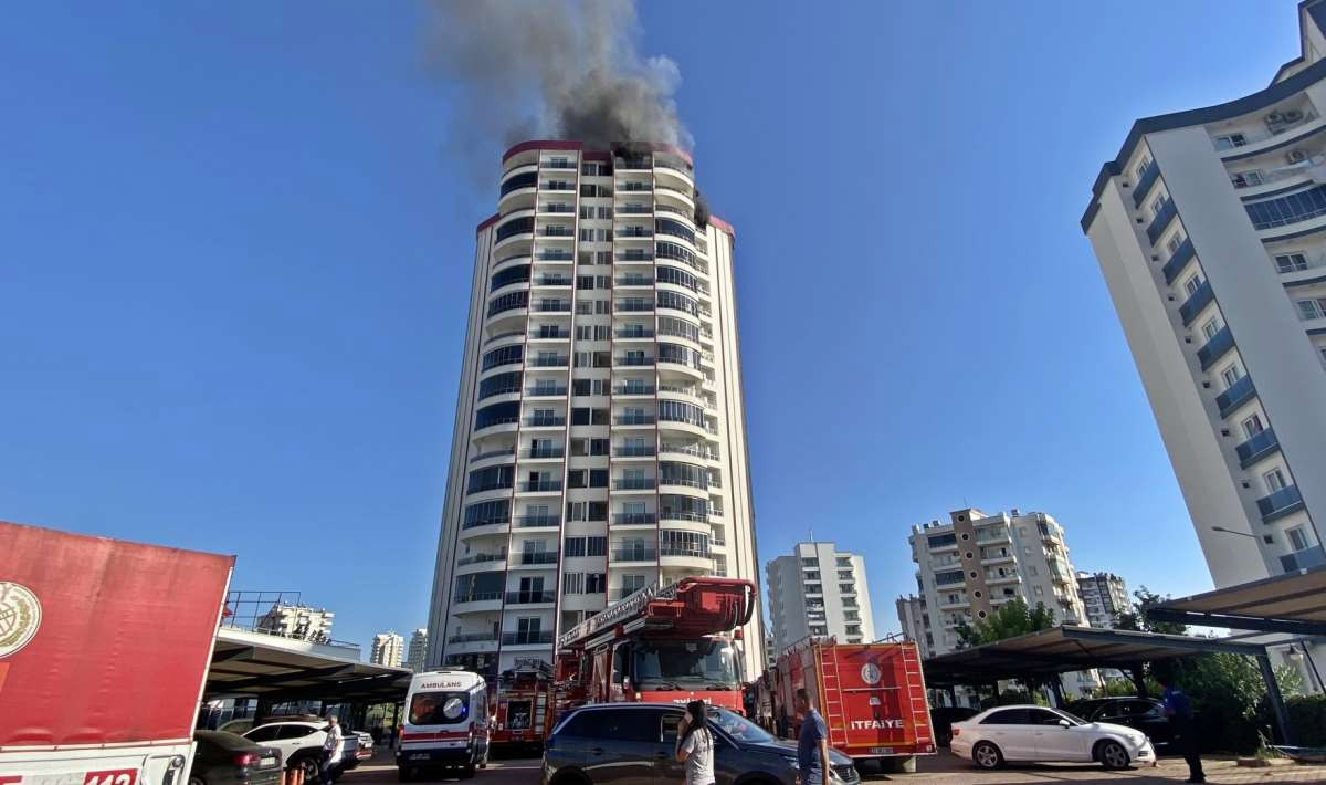 Mersin'de 18 katlı binada yangın - Resim : 1