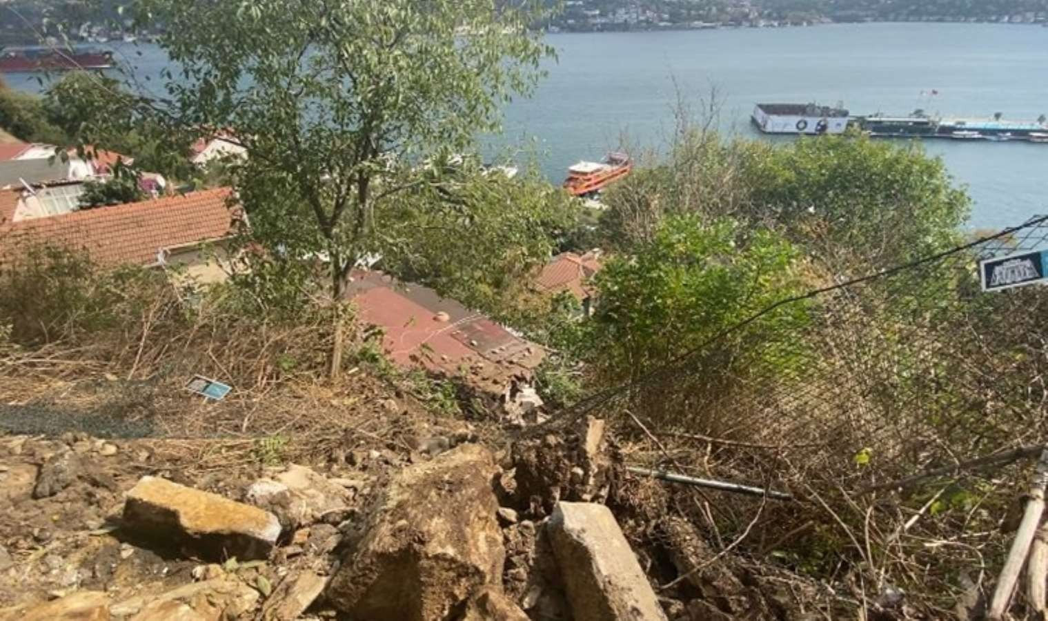 Beşiktaş Kuruçeşme'de evlerin bulunduğu alana kaya düştü - Resim : 1