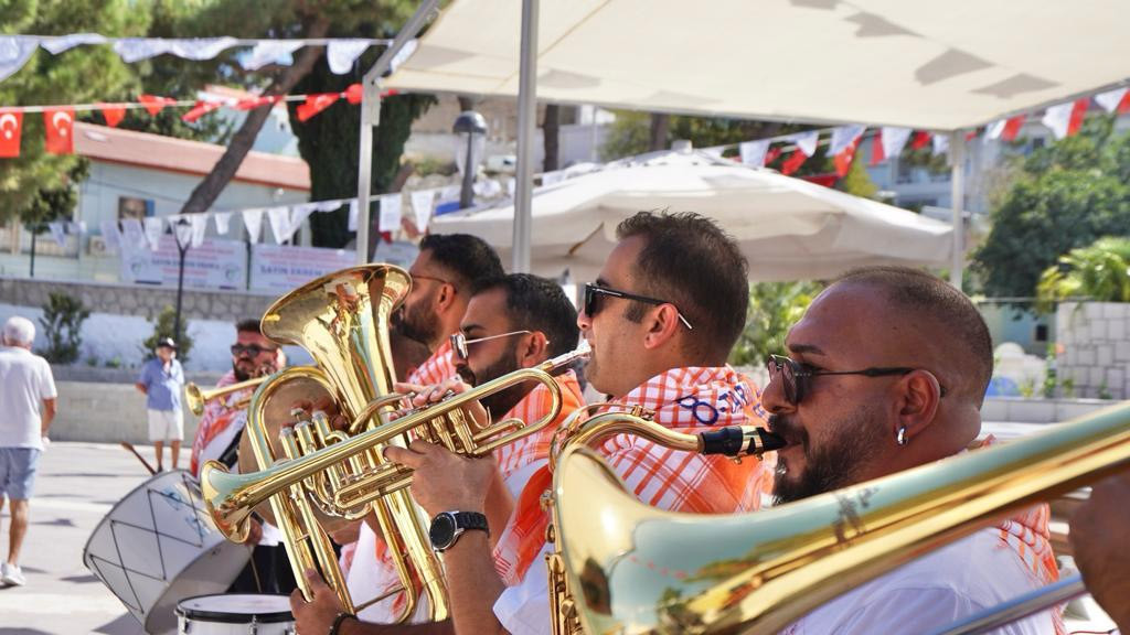 Ovacık festivalle renklendi: 'Sakız güzelleri' yarıştı, en iyi 'Çeşme Kavunu' seçildi - Resim : 3