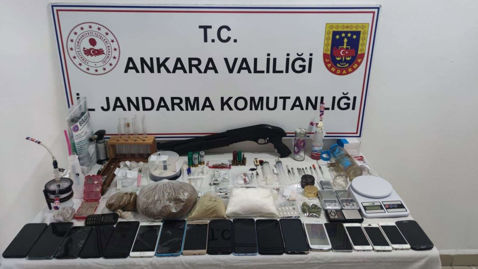 Ankara'da uyuşturucu operasyonu: 28 şüpheli gözaltına alındı - Resim : 1