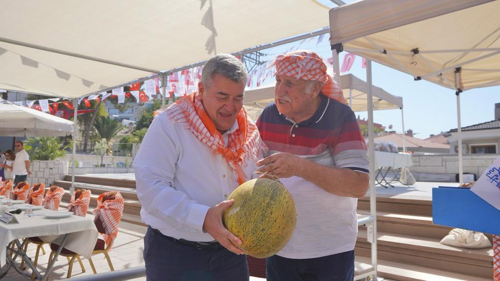 Ovacık festivalle renklendi: 'Sakız güzelleri' yarıştı, en iyi 'Çeşme Kavunu' seçildi - Resim : 2