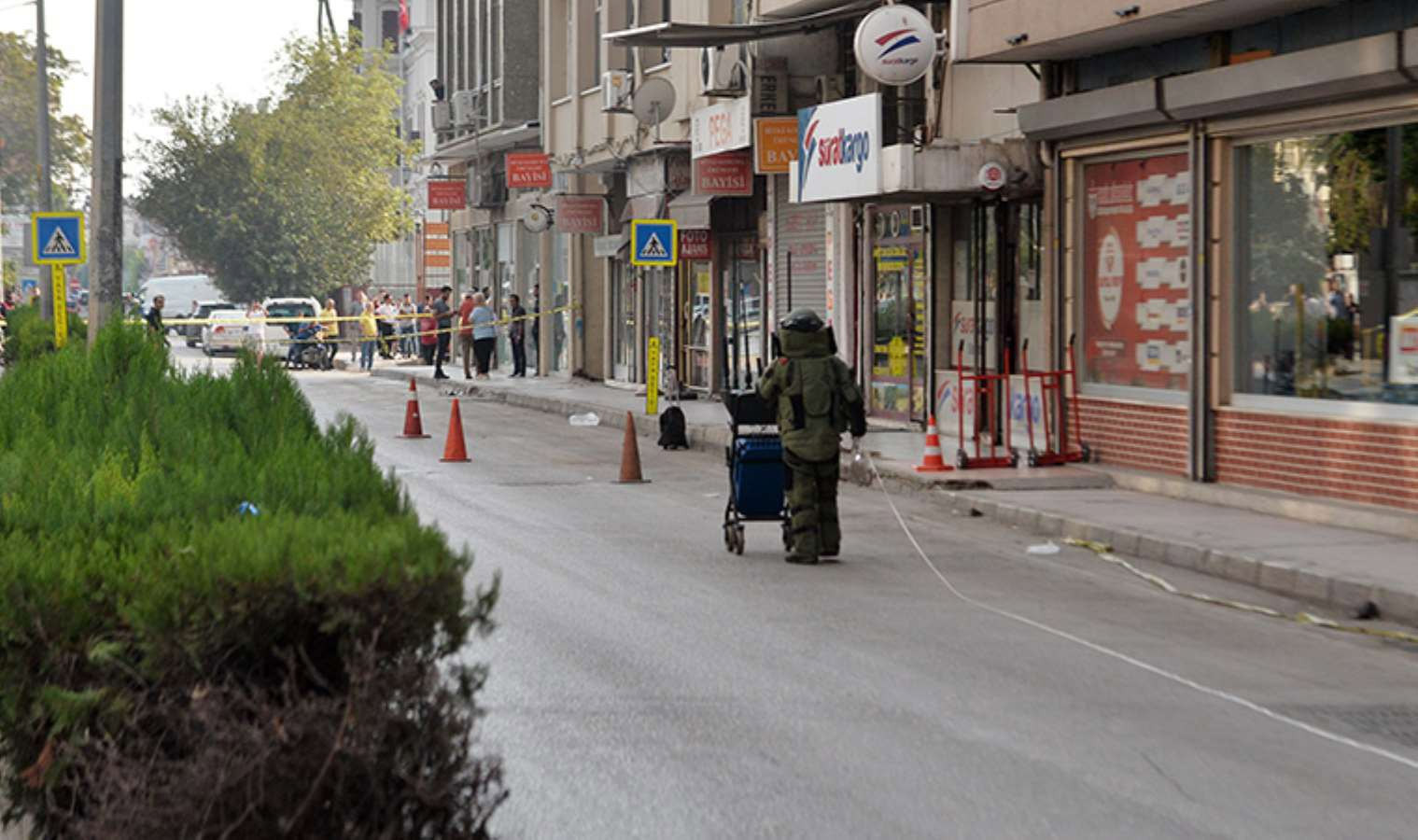 Adana Valiliği karşısında 'şüpheli çanta' paniği - Resim : 2