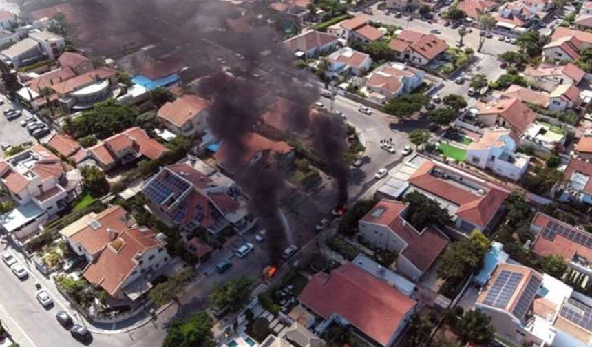 Hamas, İsrail'i roketlerle vurdu: Karşılıklı saldırılar sürüyor - Resim : 1