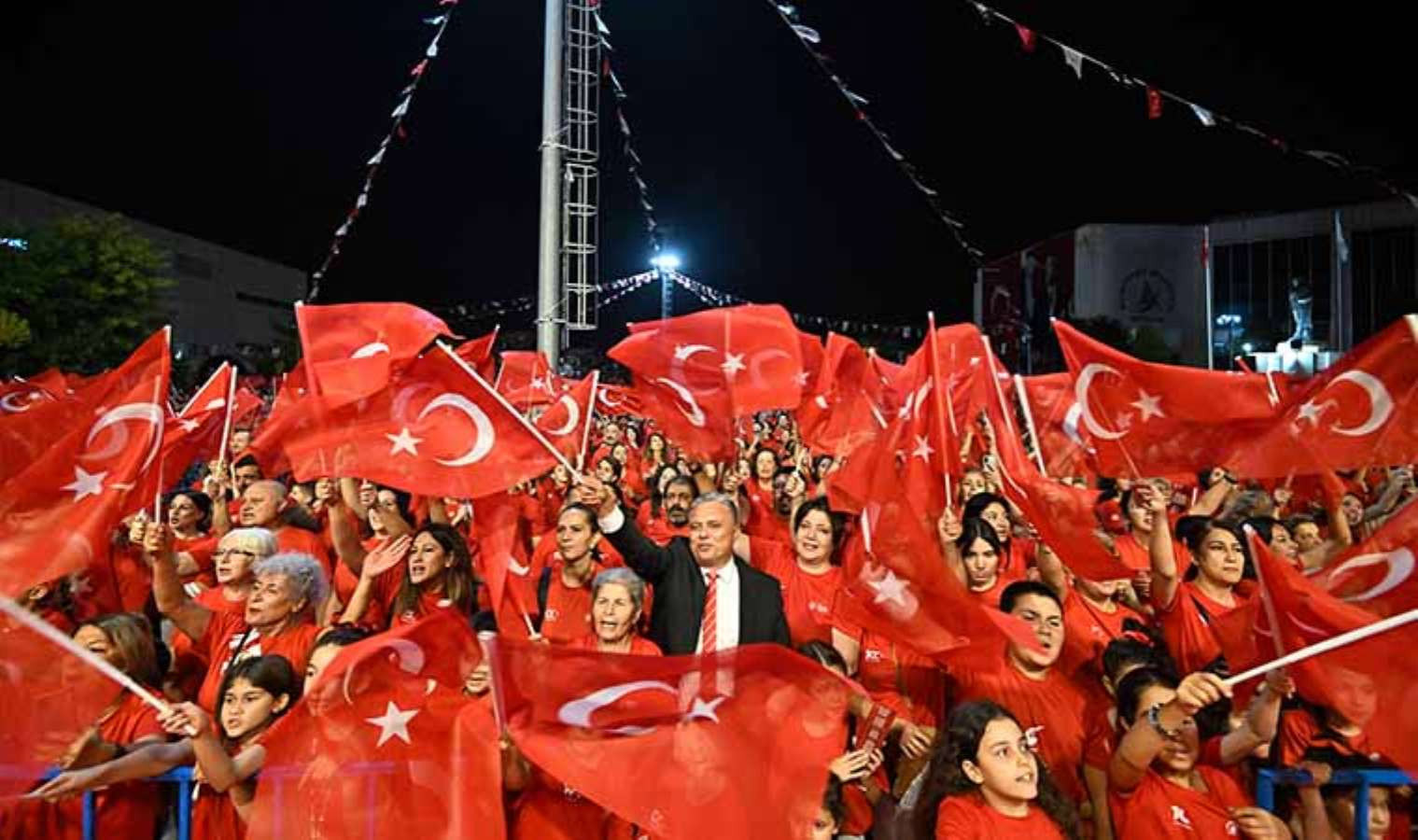 Antalya’da Muratpaşa Belediyesi'nden Cumhuriyet'in 100. yılı kutlaması: Sertab Erener konser verdi - Resim : 1
