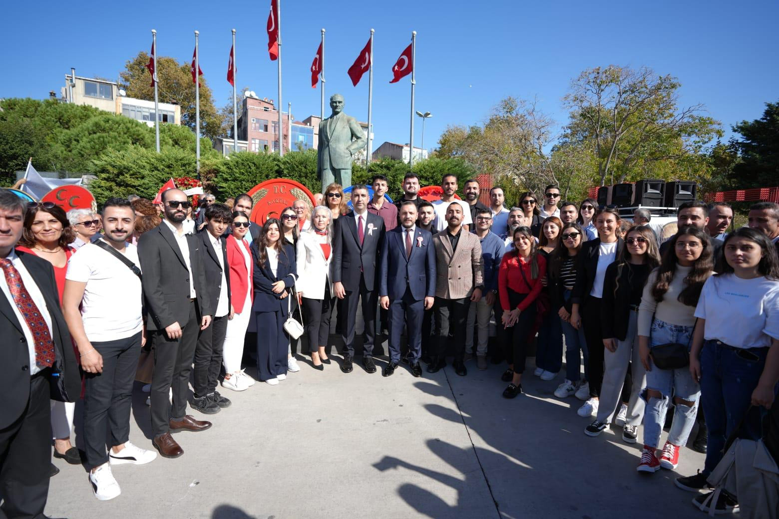 Cumhuriyetin 100 yılı kutlamaları dolayısıyla Kartal'da Atatürk Anıtı’na çelenk sunuldu - Resim : 2