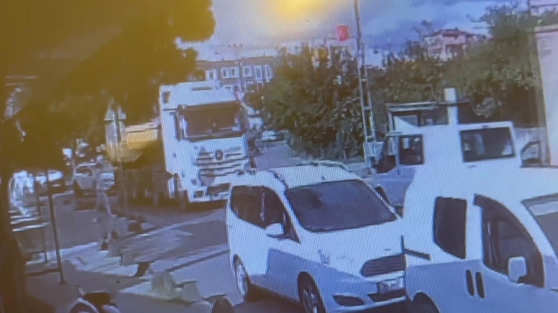 Arnavutköy'de hafriyat kamyonunun altında kalan kadın hayatını kaybetti - Resim : 1