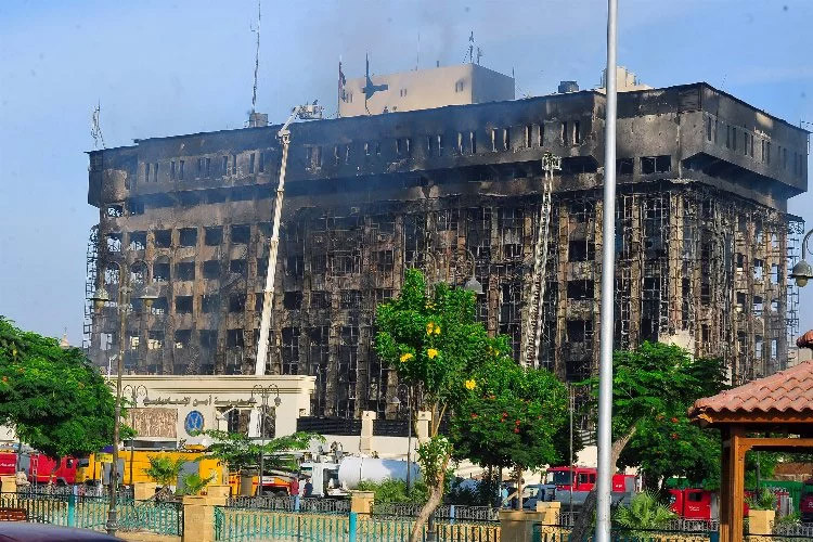 Mısır’da polis merkezinde yangın: 38 kişi yaralandı - Resim : 1